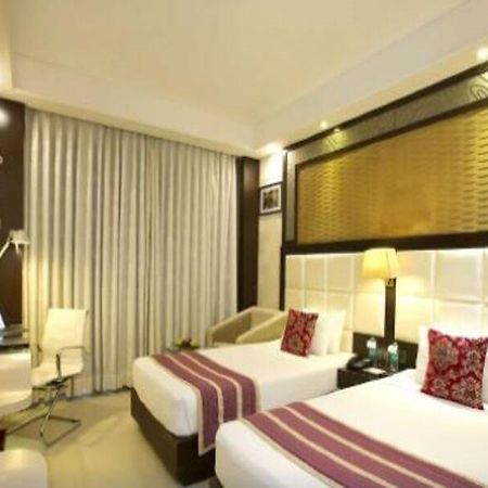 Kings Forth Hotels New Delhi Exteriör bild